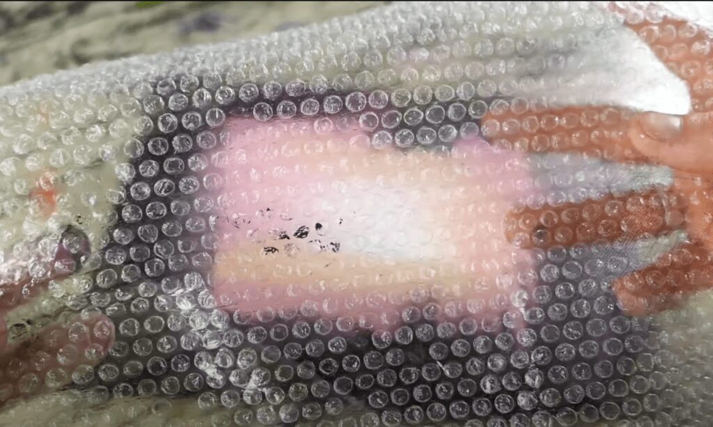 bubble wrap application by urartstudio acrylic painting tips 10